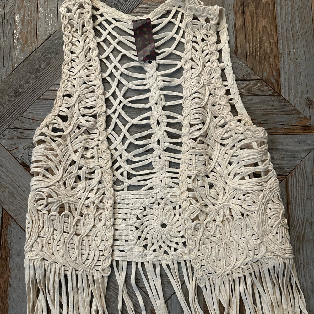 Wallpapher fringe vest (M)